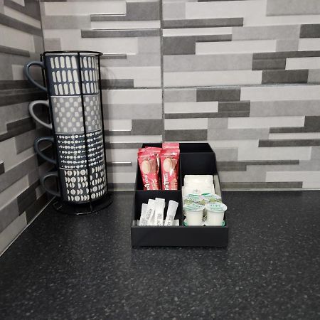 1 Bedroom Service Apartment With Netflix West Thurrock Extérieur photo