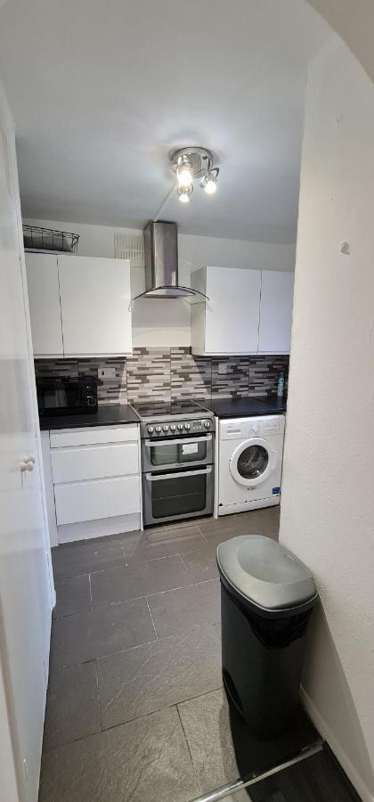 1 Bedroom Service Apartment With Netflix West Thurrock Extérieur photo