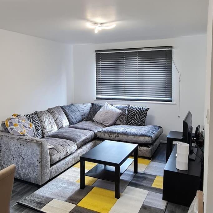 1 Bedroom Service Apartment With Netflix West Thurrock Extérieur photo