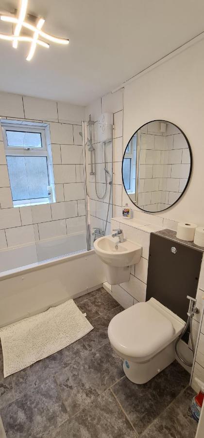1 Bedroom Service Apartment With Netflix West Thurrock Extérieur photo