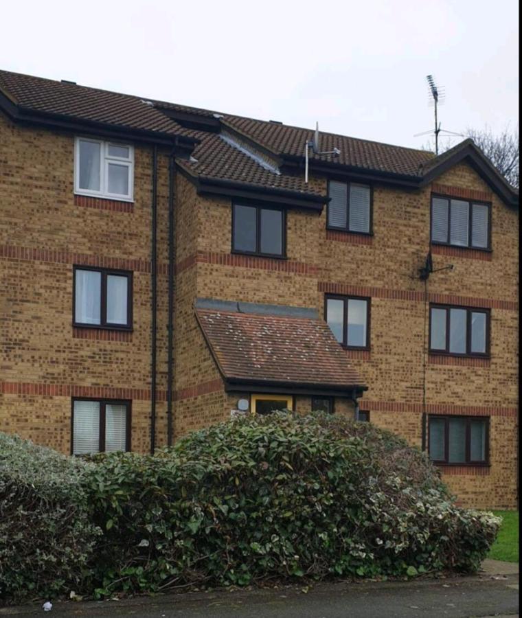 1 Bedroom Service Apartment With Netflix West Thurrock Extérieur photo