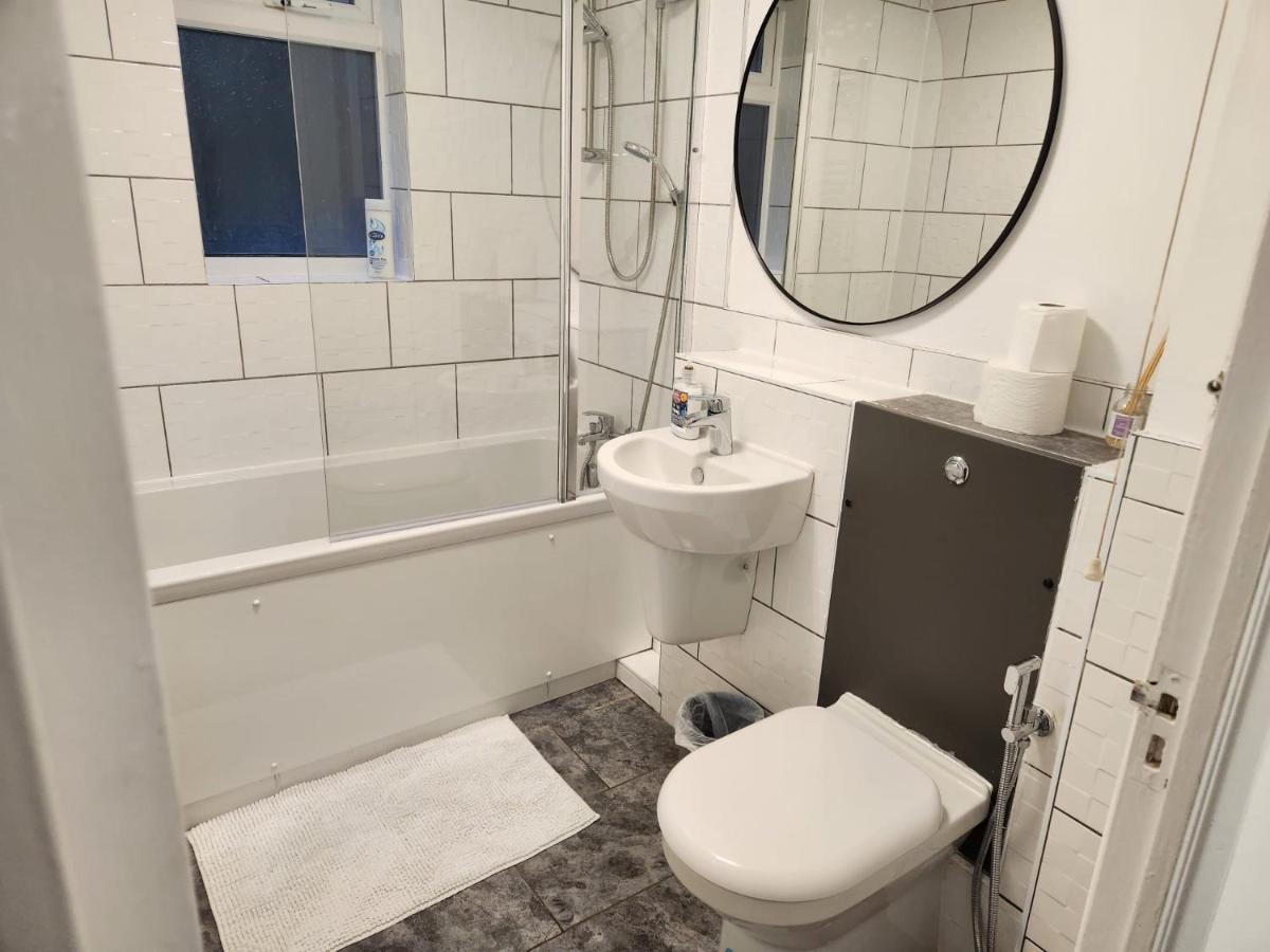 1 Bedroom Service Apartment With Netflix West Thurrock Extérieur photo