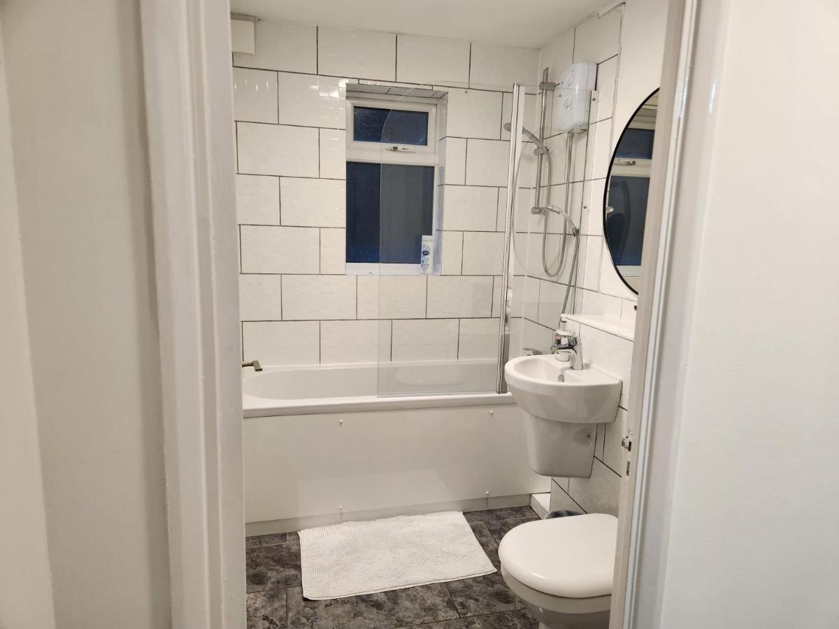 1 Bedroom Service Apartment With Netflix West Thurrock Extérieur photo