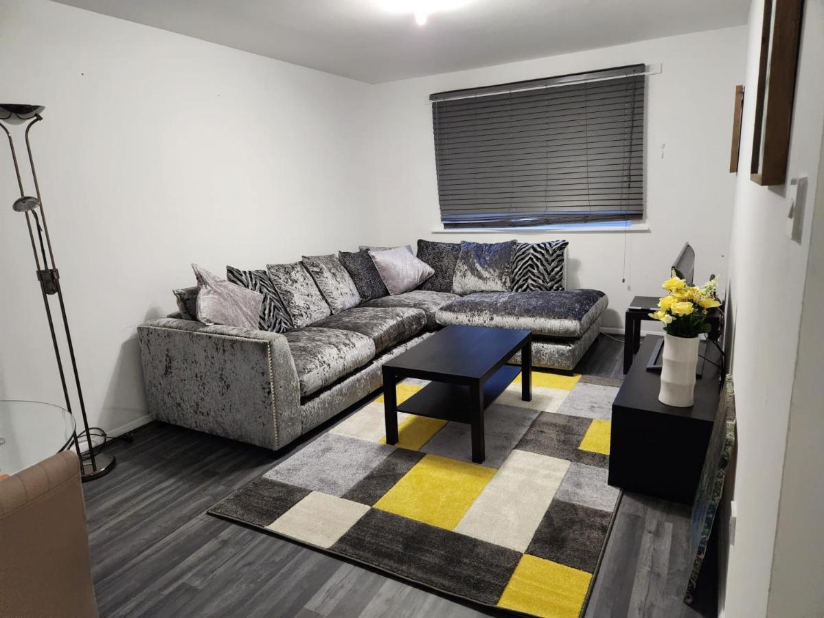 1 Bedroom Service Apartment With Netflix West Thurrock Extérieur photo