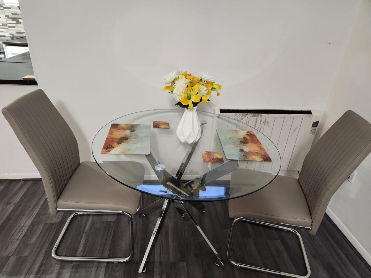1 Bedroom Service Apartment With Netflix West Thurrock Extérieur photo