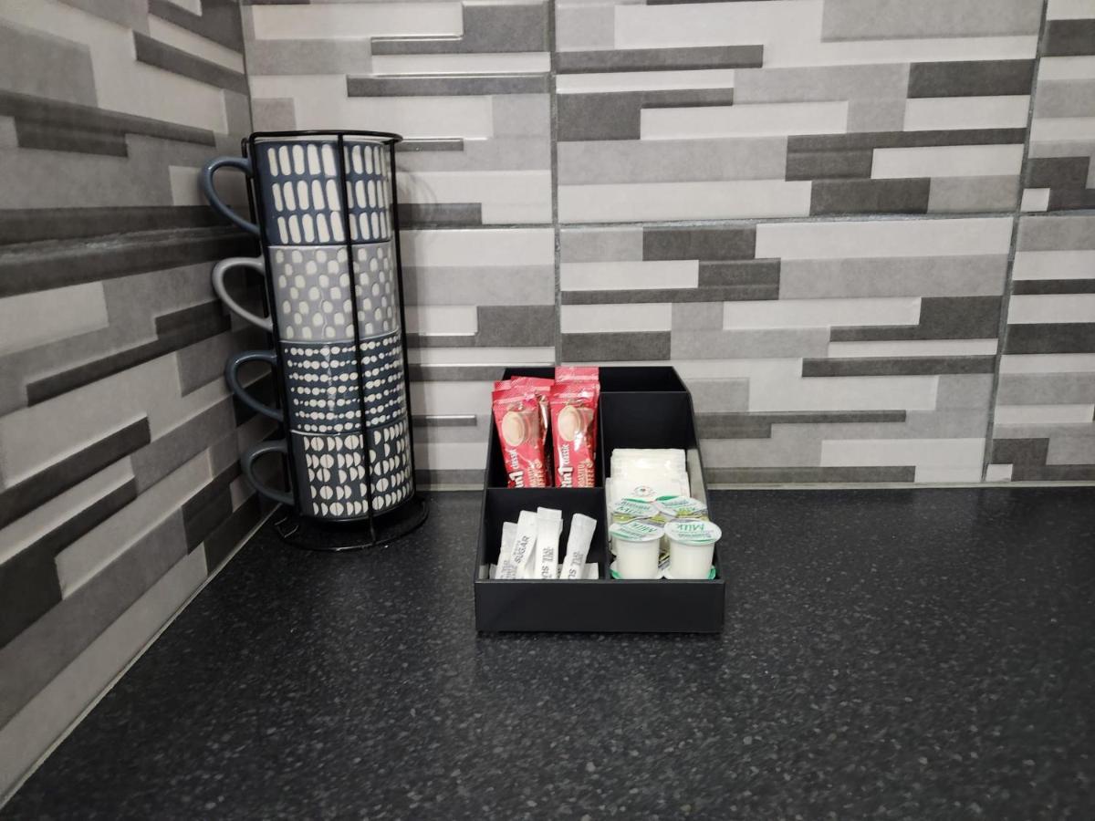 1 Bedroom Service Apartment With Netflix West Thurrock Extérieur photo